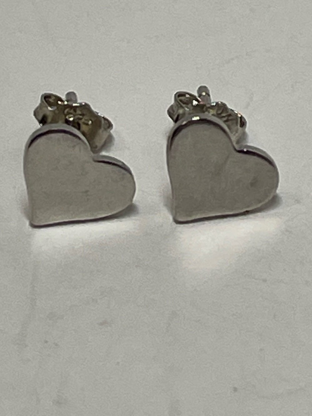 Solid 925 Sterling Silver small petite plain heart stud earrings .92g